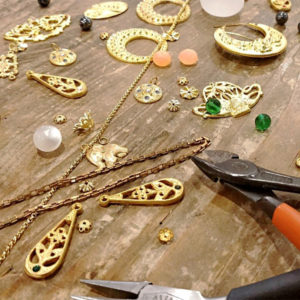 Lire la suite à propos de l’article La Splendeur du Laiton : Un Voyage dans la Fabrication de Bijoux en Laiton